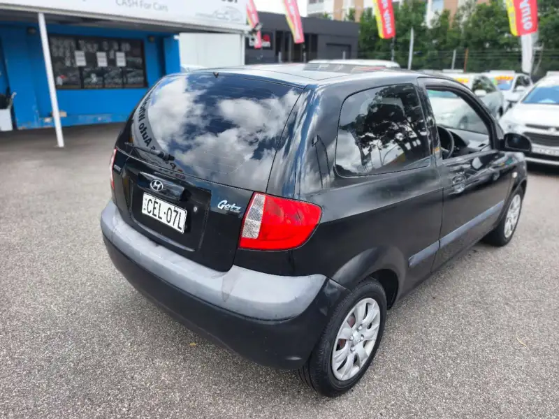 2011 HYUNDAI GETZ S, manual, $ 2999 Cheap reliable car from A to B.