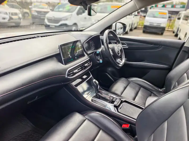 2022 MG HS VIBE, Under new car warranty! 54294km only, $ 17999