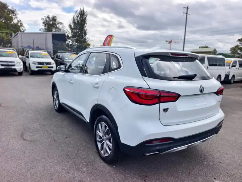 2022 MG HS VIBE, Under new car warranty! 54294km only, $ 17999