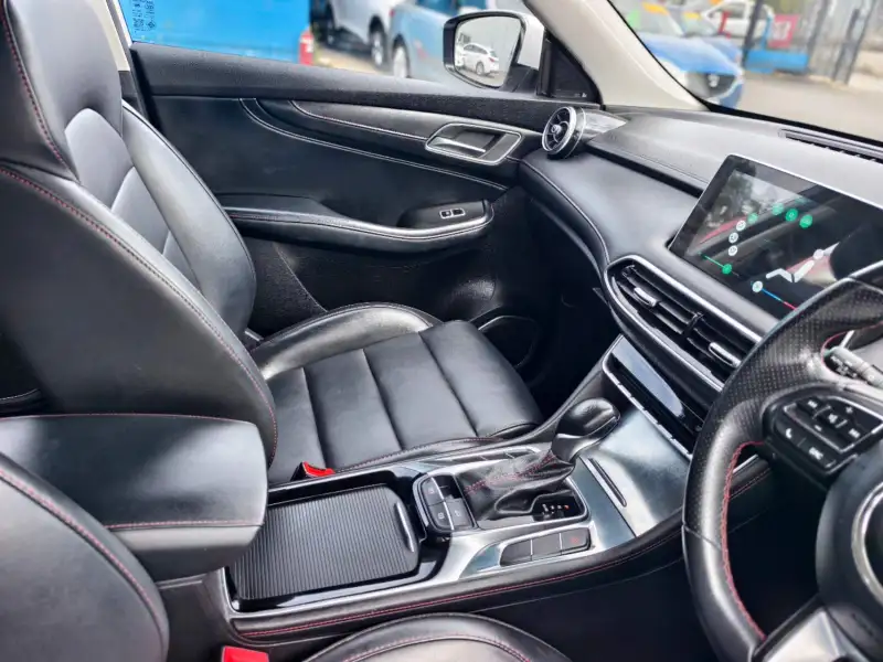 2022 MG HS VIBE, Under new car warranty! 54294km only, $ 17999