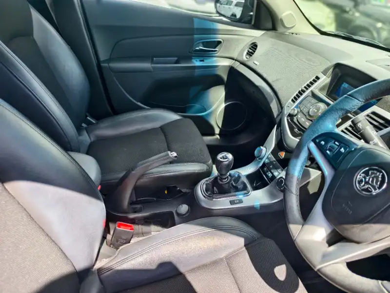 2012 HOLDEN CRUZE SRi, Black, low kilometers, sporty, $ 5999 Great looking car.