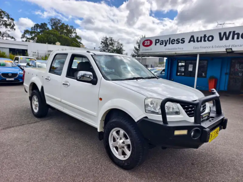 2014 GREAT WALL V200 , Turbo Diesel, low kilometers, $ 6999 On special. Ready for work.
