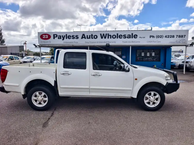 2014 GREAT WALL V200 , Turbo Diesel, low kilometers, $ 6999 On special. Ready for work.