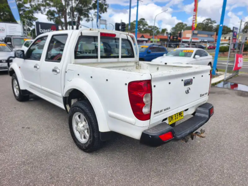 2014 GREAT WALL V200 , Turbo Diesel, low kilometers, $ 6999 On special. Ready for work.