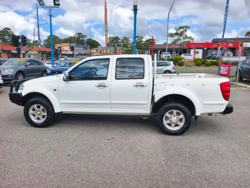 2014 GREAT WALL V200 , Turbo Diesel, low kilometers, $ 6999 On special. Ready for work.