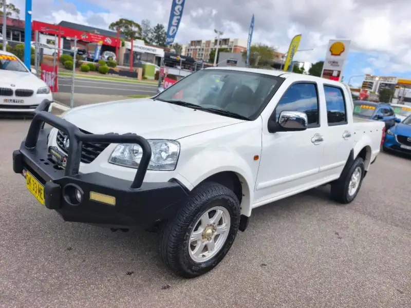 2014 GREAT WALL V200 , Turbo Diesel, low kilometers, $ 6999 On special. Ready for work.