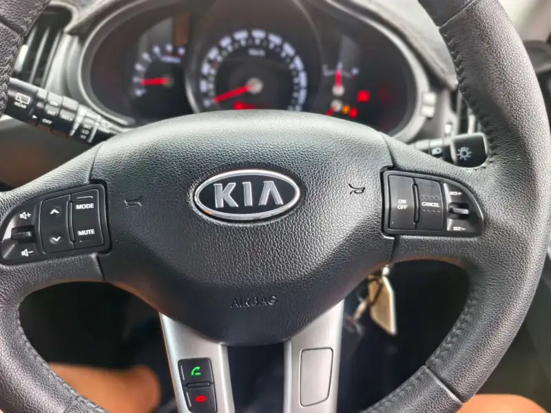 2011 KIA SPORTAGE SLi (AWD), auto, well maintained, $ 9999 Great condition.