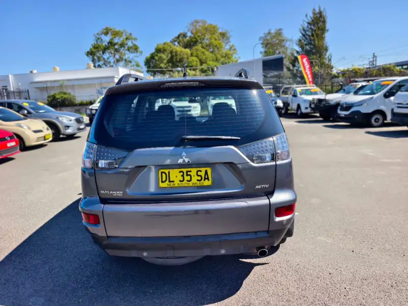 2011 MITSUBISHI OUTLANDER LS , one owner, auto, low kilometers, $ 9999 On special