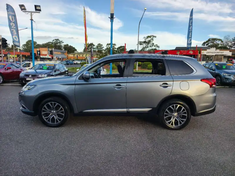 2016 MITSUBISHI OUTLANDER XLS , auto, low kilometers, well maintained, $ 13999