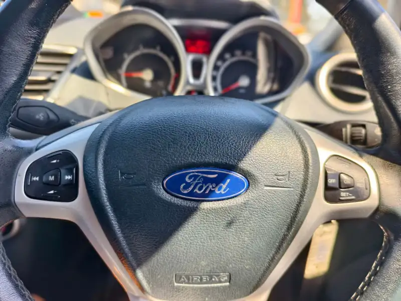 2011 FORD FIESTA ZETEC, auto, low kilometers, $ 7999