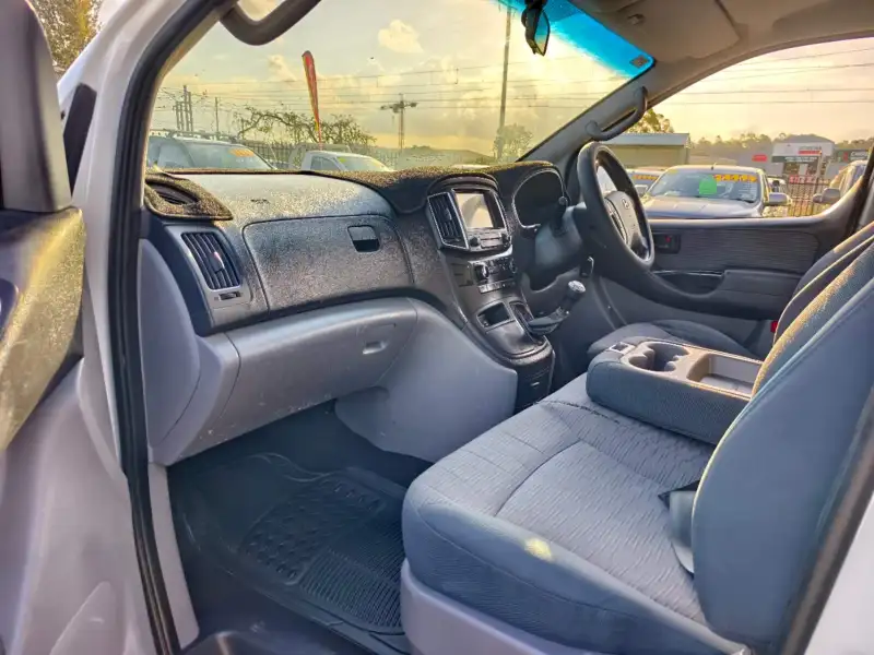 2016 HYUNDAI iLOAD 3S LIFTBACK, manual, petrol ! Better one! Ready for work !