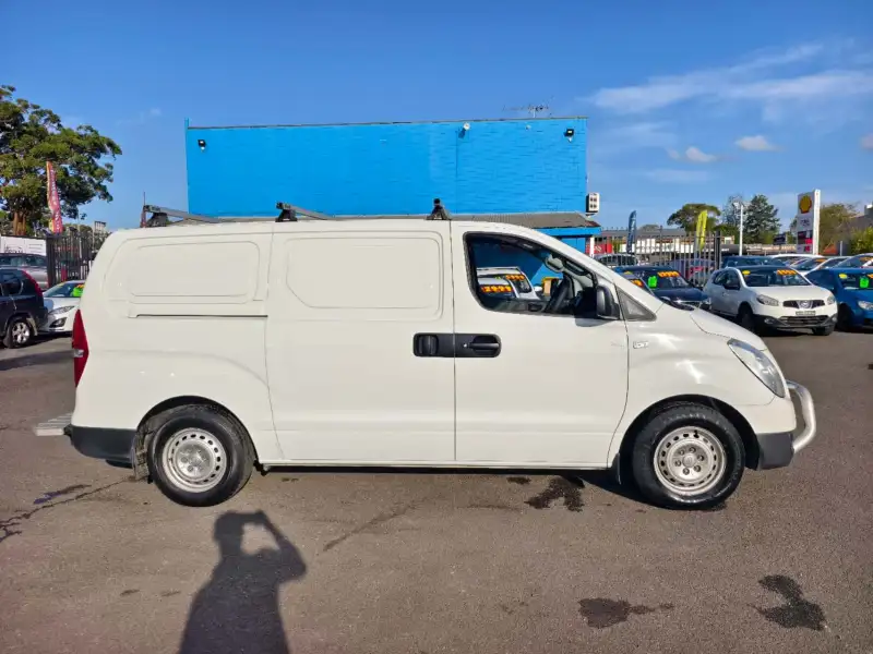 2016 HYUNDAI iLOAD 3S LIFTBACK, manual, petrol ! Better one! Ready for work !