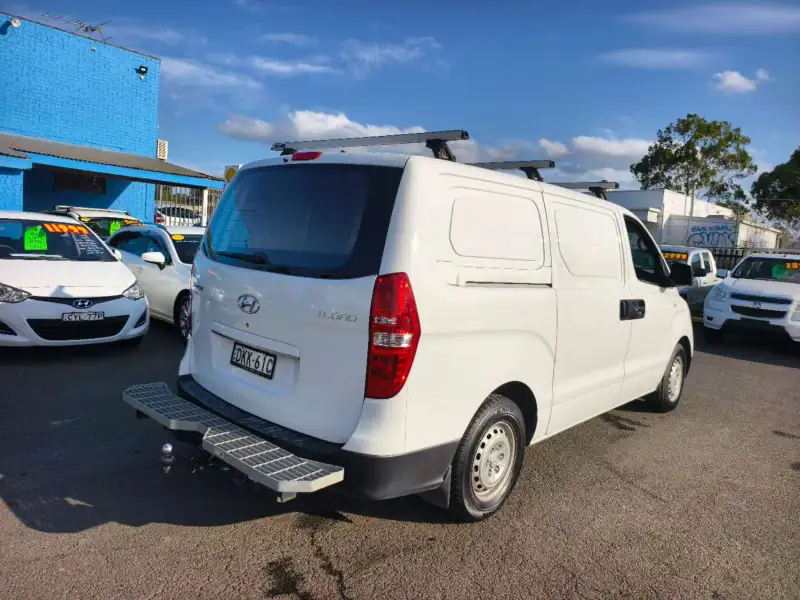 2016 HYUNDAI iLOAD 3S LIFTBACK, manual, petrol ! Better one! Ready for work !