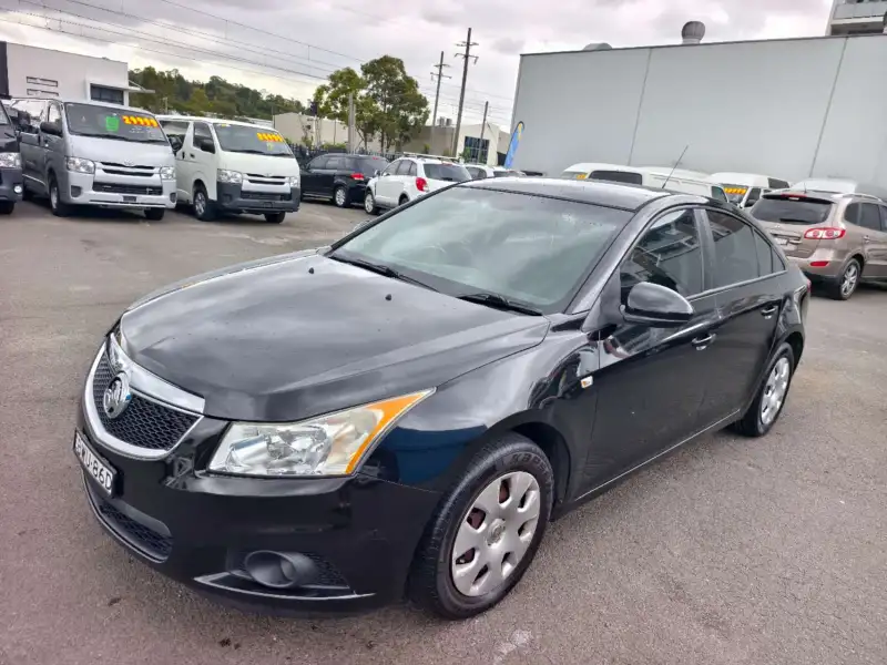 2011 HOLDEN Cruze CD, manual, low kilometers, $ 4999, cheap reliable 1st car.
