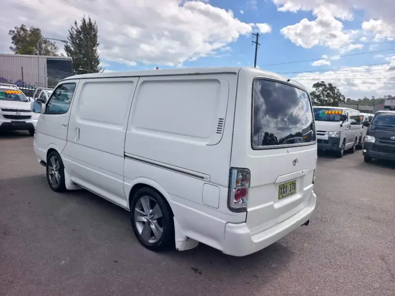 2002 TOYOTA HIACE -, camper, manual, $ 6999 Ready for work. Active