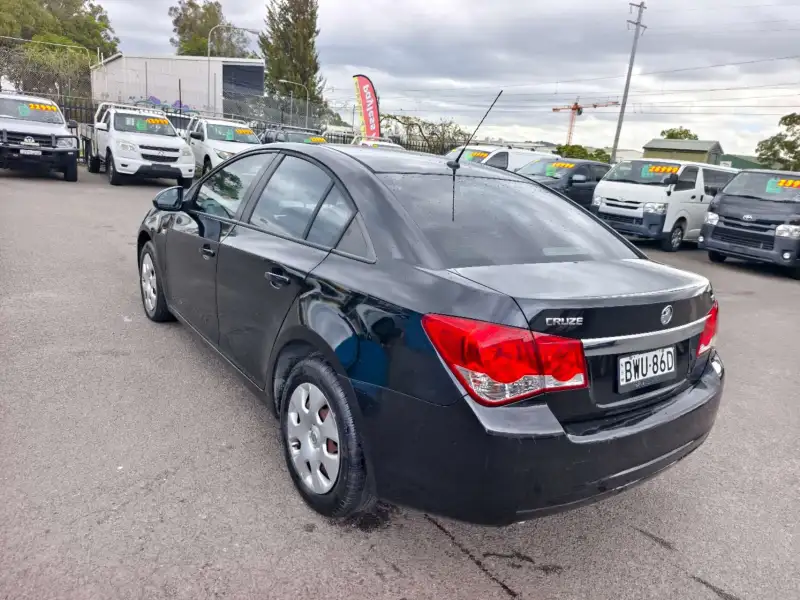 2011 HOLDEN Cruze CD, manual, low kilometers, $ 4999, cheap reliable 1st car.