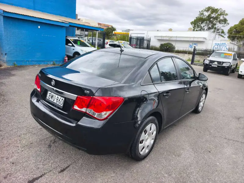 2011 HOLDEN Cruze CD, manual, low kilometers, $ 4999, cheap reliable 1st car.