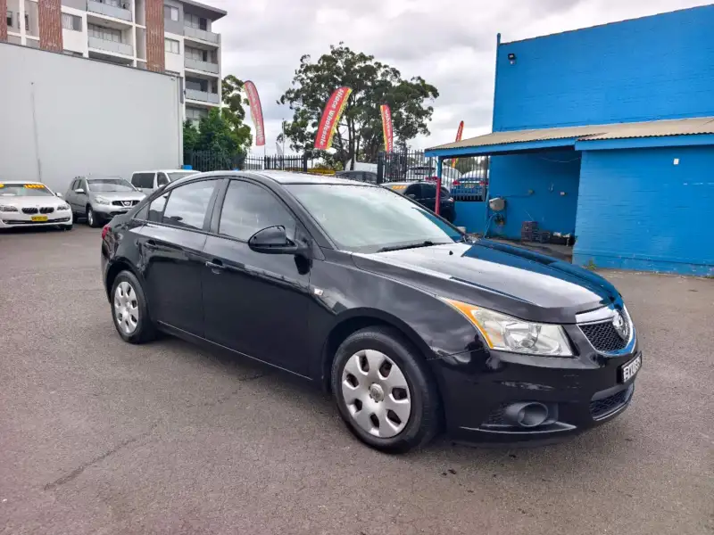 2011 HOLDEN Cruze CD, manual, low kilometers, $ 4999, cheap reliable 1st car.