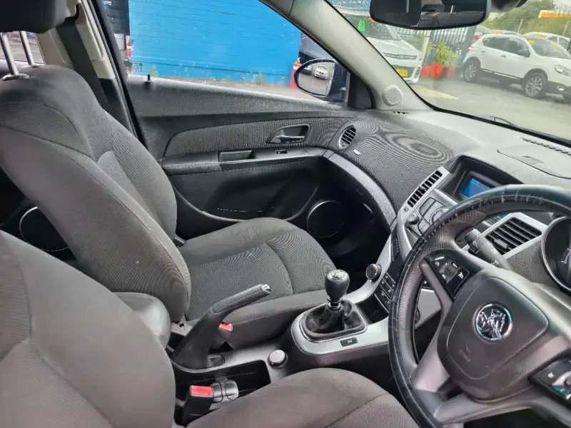 2011 HOLDEN Cruze CD, manual, low kilometers, $ 4999, cheap reliable 1st car.