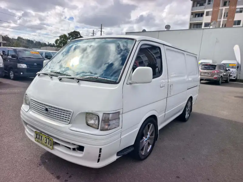2002 TOYOTA HIACE -, camper, manual, $ 6999 Ready for work. Active