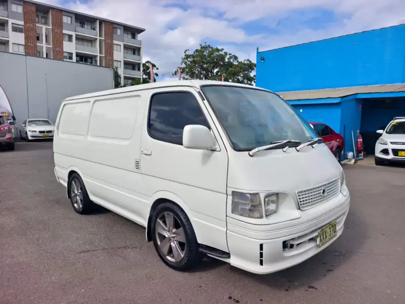 2002 TOYOTA HIACE -, camper, manual, $ 6999 Ready for work. Active