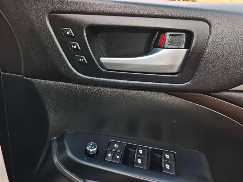 2015 TOYOTA KLUGER GRANDE , 7 seats, top of the range, $ 21999