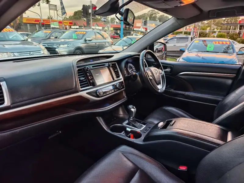2015 TOYOTA KLUGER GRANDE , 7 seats, top of the range, $ 21999