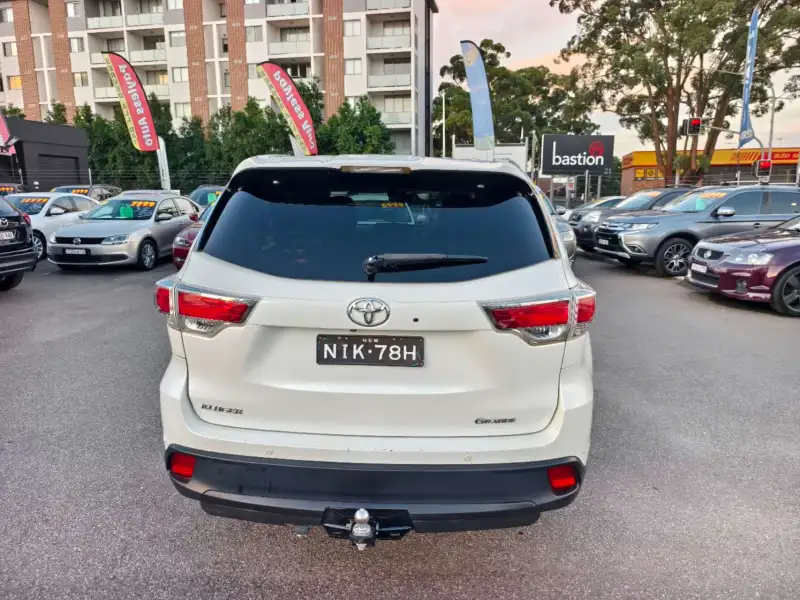 2015 TOYOTA KLUGER GRANDE , 7 seats, top of the range, $ 21999