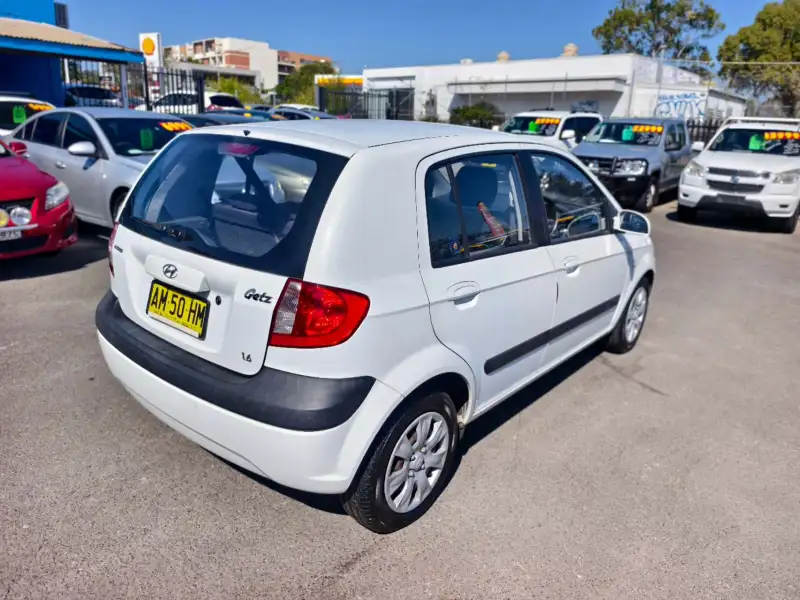 2005 HYUNDAI GETZ , 4doors, low kilometers, $ 3999 Cheap reliable 1st car.