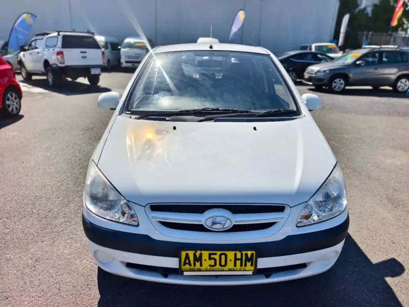 2005 HYUNDAI GETZ , 4doors, low kilometers, $ 3999 Cheap reliable 1st car.