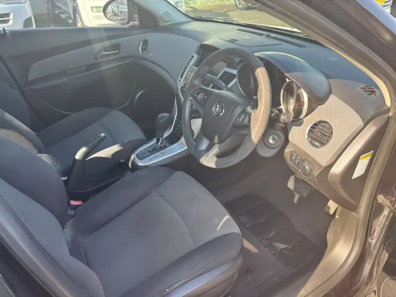 2010 HOLDEN CRUZE CD, auto, low kilometers, $ 3999