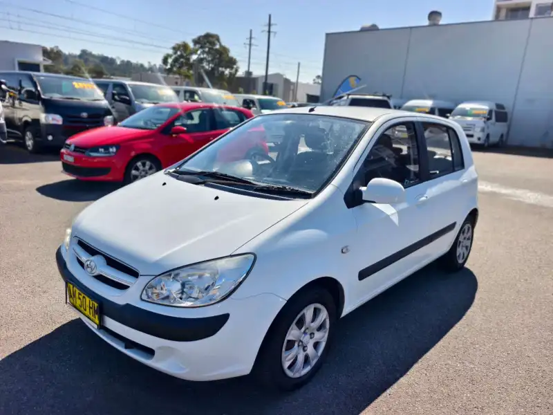 2005 HYUNDAI GETZ , 4doors, low kilometers, $ 3999 Cheap reliable 1st car.