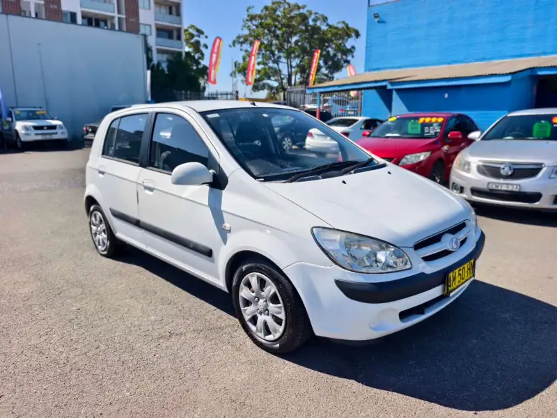 2005 HYUNDAI GETZ , 4doors, low kilometers, $ 3999 Cheap reliable 1st car.