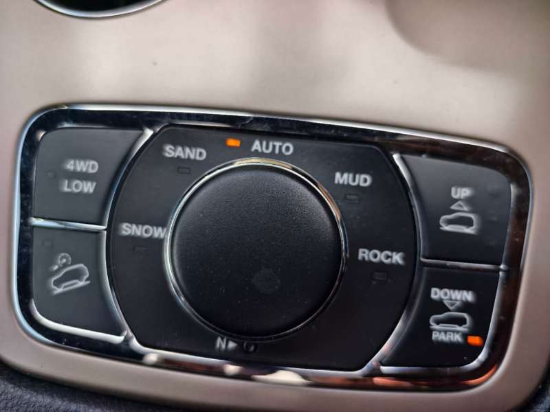 2015 JEEP GRAND CHEROKEE SUMMIT (4x4), Well maintained, $ 16999 Great value.