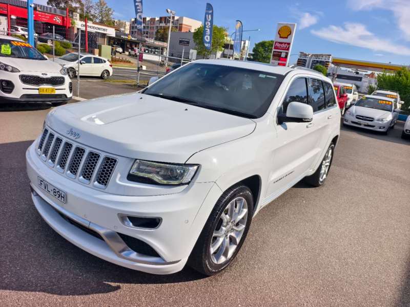 2015 JEEP GRAND CHEROKEE SUMMIT (4x4), Well maintained, $ 23999 Great value.