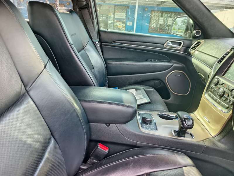 2015 JEEP GRAND CHEROKEE SUMMIT (4x4), Well maintained, $ 23999 Great value.