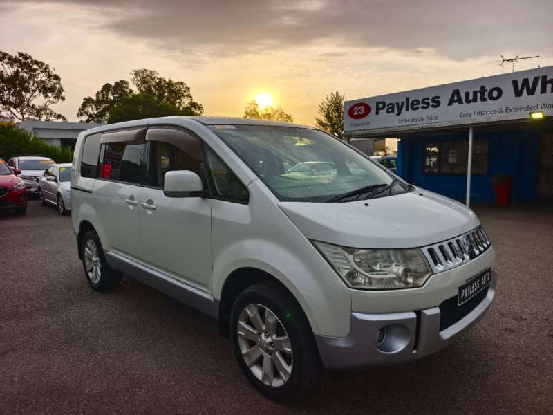 2010 MITSUBISHI DELICA, 4x4, 8 seats, low kilometers, $ 18999 Well maintained.