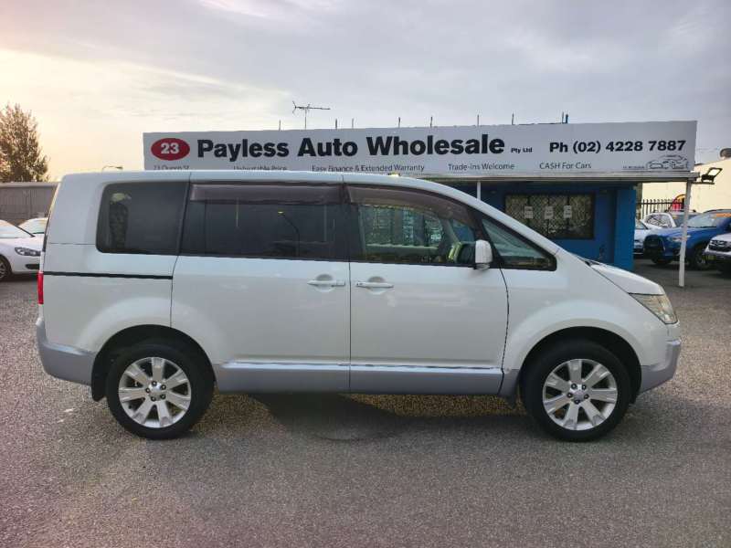 2010 MITSUBISHI DELICA, 4x4, 8 seats, low kilometers, $ 18999 Well maintained.
