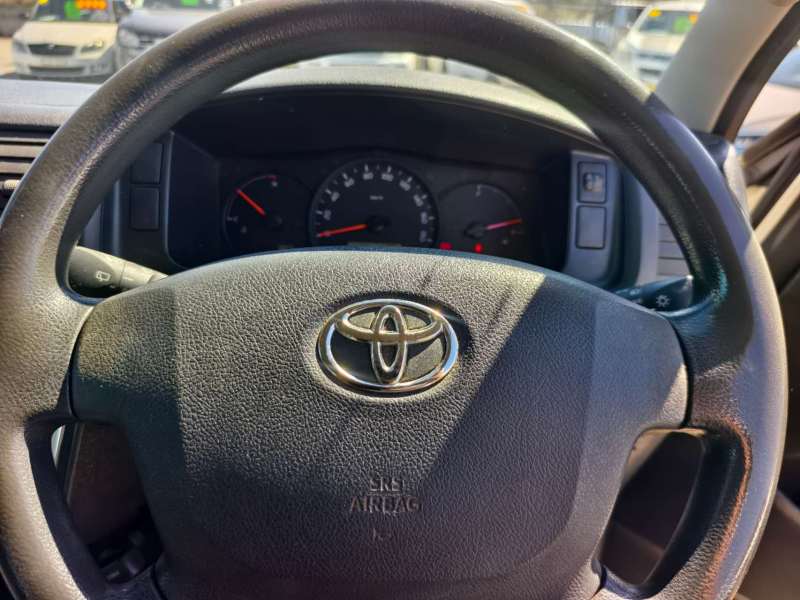 2017 TOYOTA Hiace, auto, 61035km only, $ 28999 Ready for work.