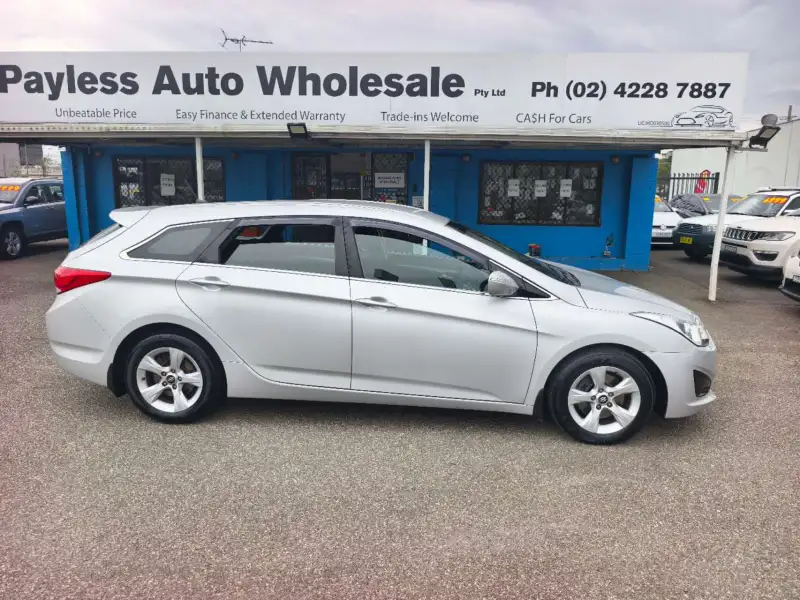 2014 HYUNDAI i40 ACTIVE, wagon, low kilometers, $ 11999 great car.