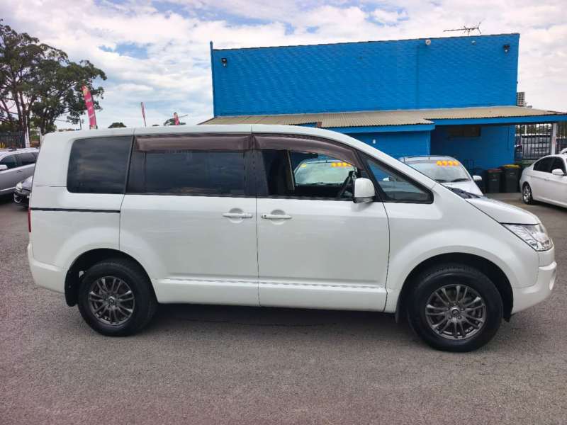 2016 MITSUBISHI DELICA, 4x4, 8 seats, low kilometers, $ 27999 Well maintained.