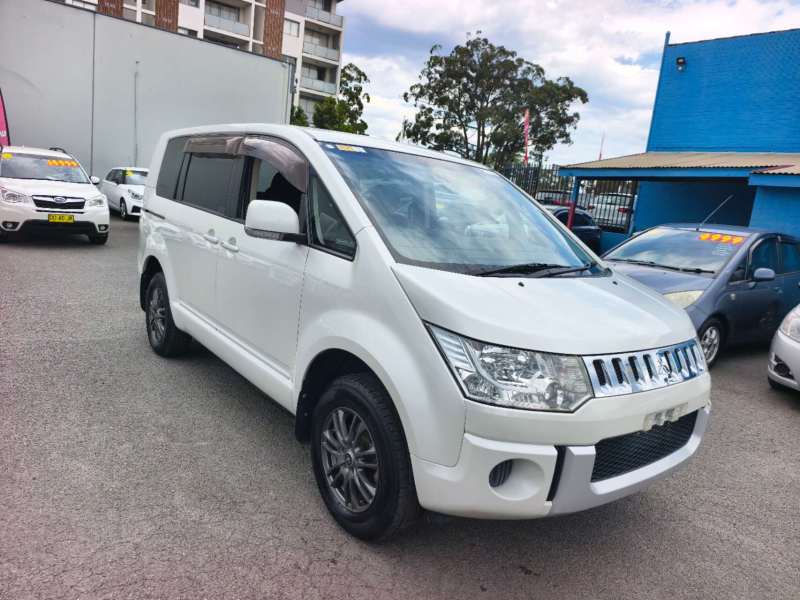 2016 MITSUBISHI DELICA, 4x4, 8 seats, low kilometers, $ 27999 Well maintained.