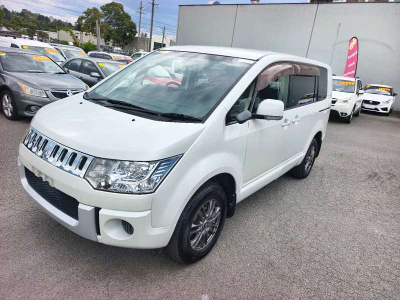 2016 MITSUBISHI DELICA, 4x4, 8 seats, low kilometers, $ 27999 Well maintained.