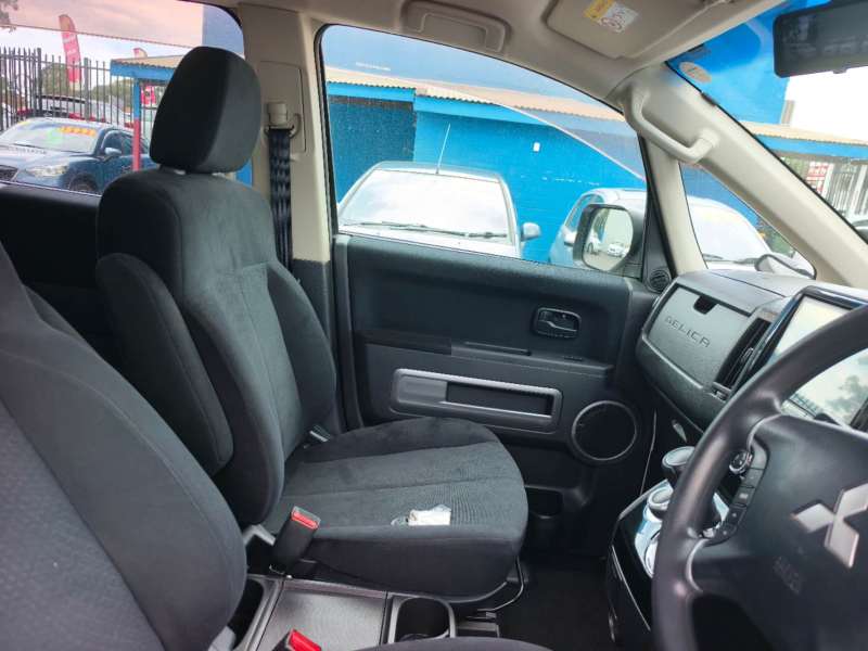 2016 MITSUBISHI DELICA, 4x4, 8 seats, low kilometers, $ 27999 Well maintained.