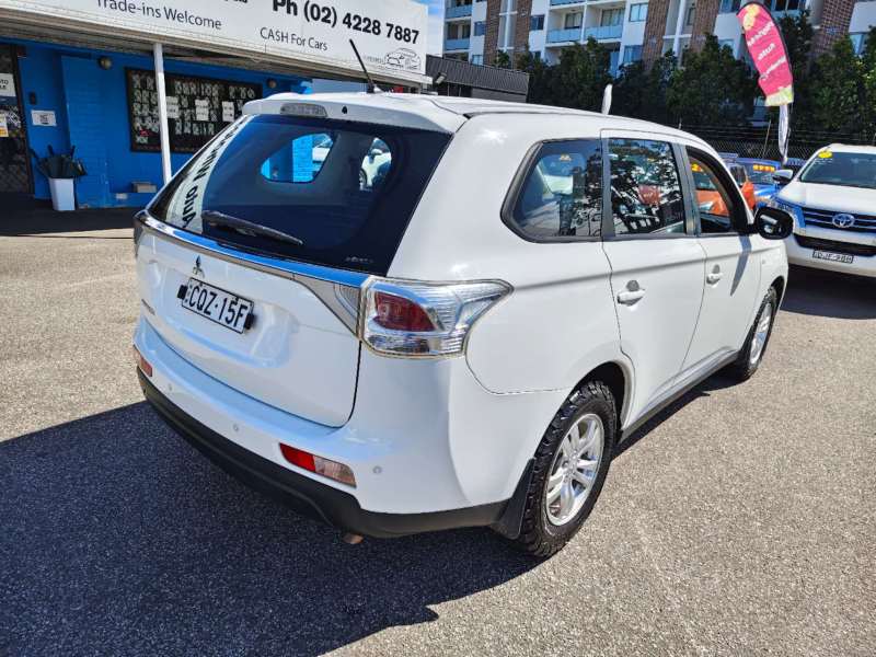 2013 MITSUBISHI OUTLANDER ES (4x4), auto, low kilometers, $ 10999 Well maintained.