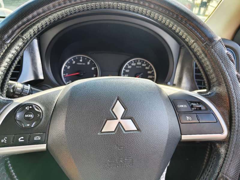 2013 MITSUBISHI OUTLANDER ES (4x4), auto, low kilometers, $ 10999 Well maintained.