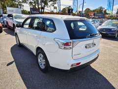 2013 MITSUBISHI OUTLANDER ES (4x4), auto, low kilometers, $ 10999 Well maintained.