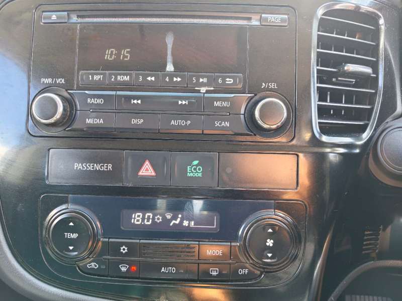 2013 MITSUBISHI OUTLANDER ES (4x4), auto, low kilometers, $ 10999 Well maintained.
