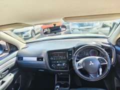 2013 MITSUBISHI OUTLANDER ES (4x4), auto, low kilometers, $ 10999 Well maintained.