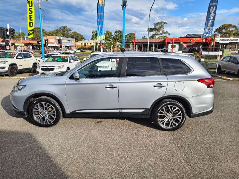 2017 MITSUBISHI OUTLANDER EXCEED (4x4), 7seats, Turbo Diesel, well maintained, $ 13999 On special.